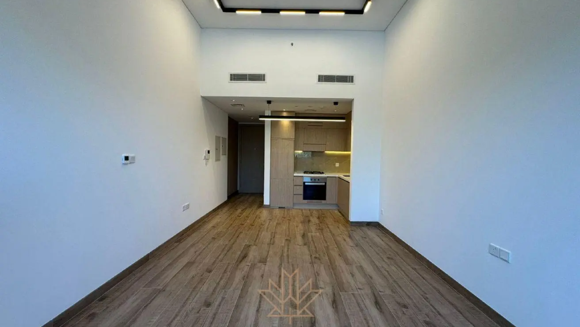 Oakley Square Residence,JVC