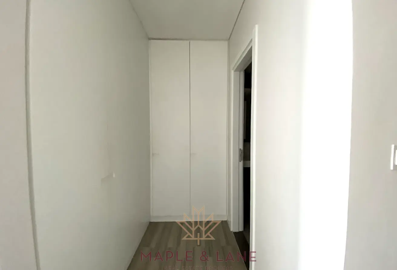 14746794-92f50o