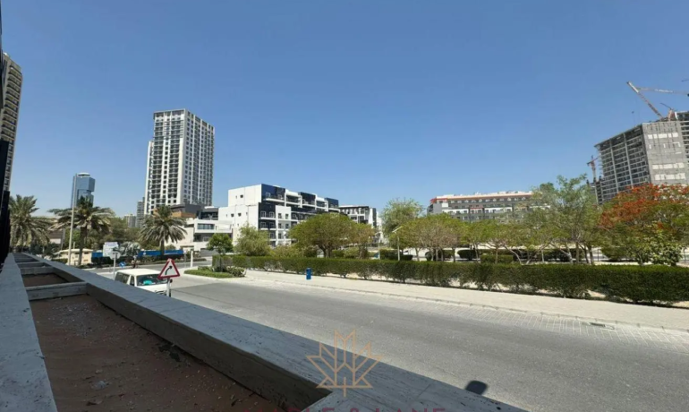 Oakley Square Residence,JVC