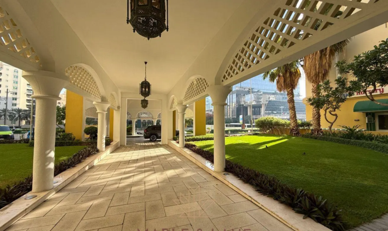 Al Das, Shoreline Apartments